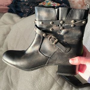 Women’s black boots size 9